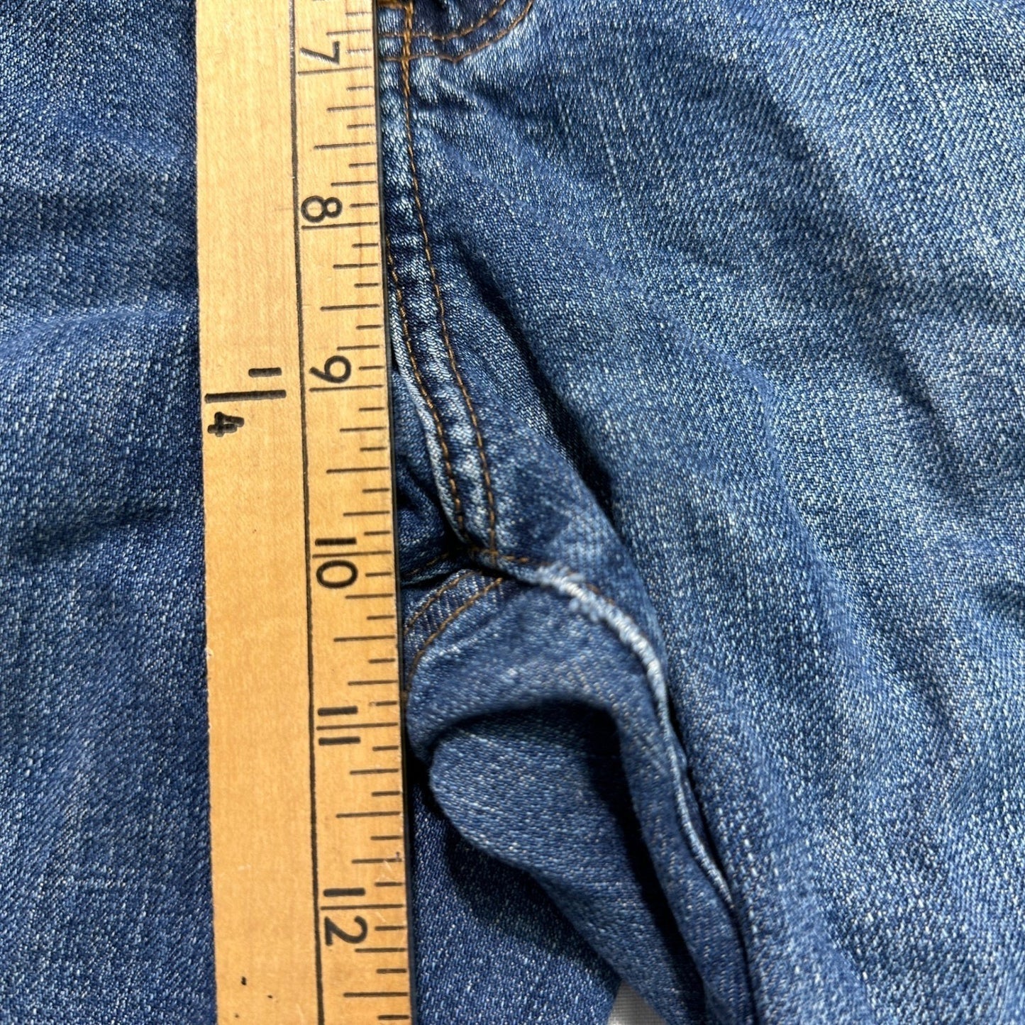 Tommy Bahama Mens 34x30 Classic Fit Straight Leg Jeans Medium Wash Denim Blue