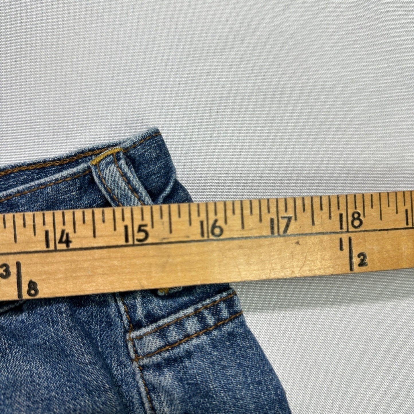 Tommy Bahama Mens 34x30 Classic Fit Straight Leg Jeans Medium Wash Denim Blue