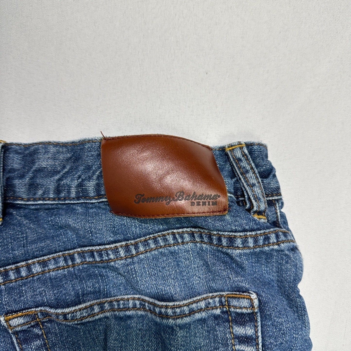 Tommy Bahama Mens 34x30 Classic Fit Straight Leg Jeans Medium Wash Denim Blue