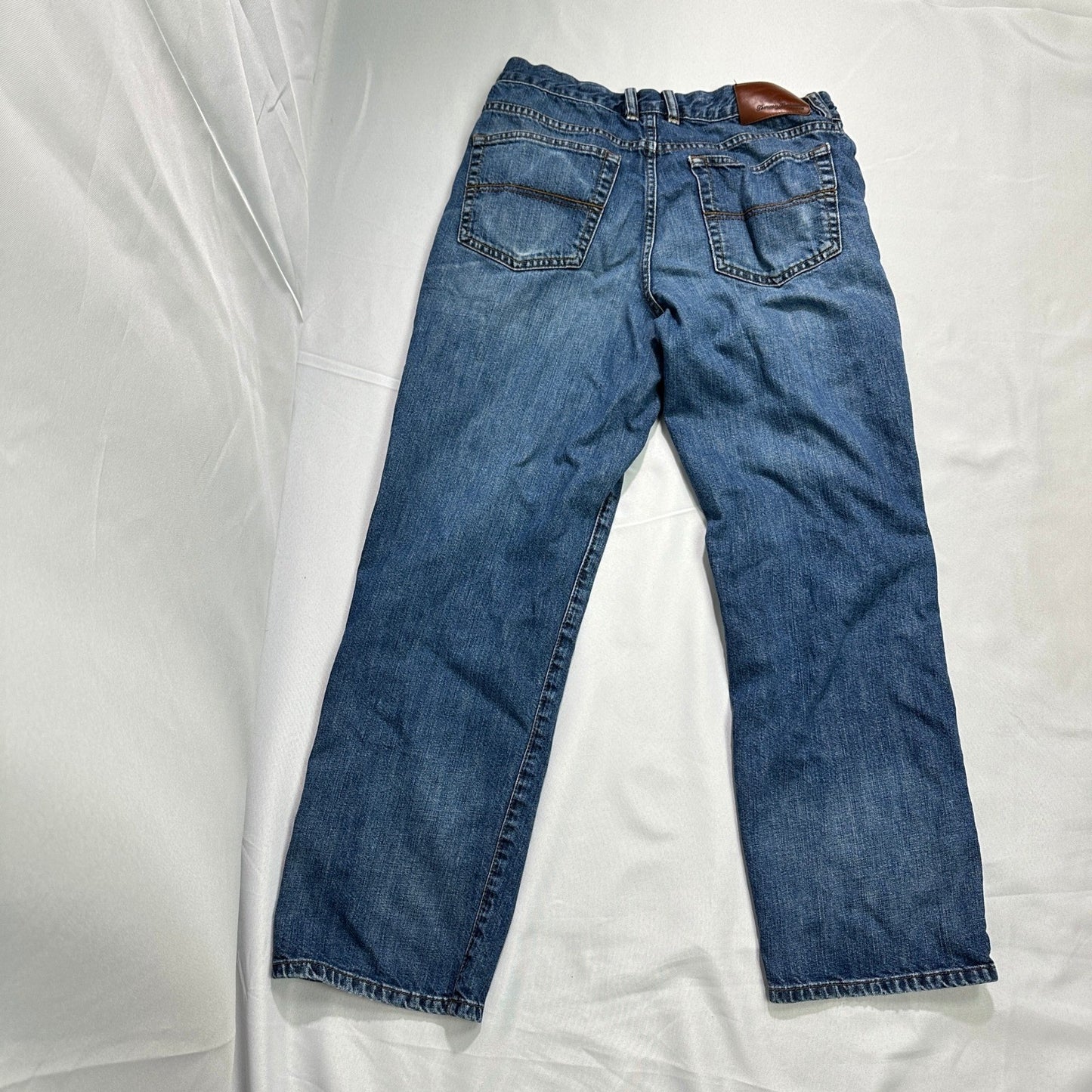 Tommy Bahama Mens 34x30 Classic Fit Straight Leg Jeans Medium Wash Denim Blue