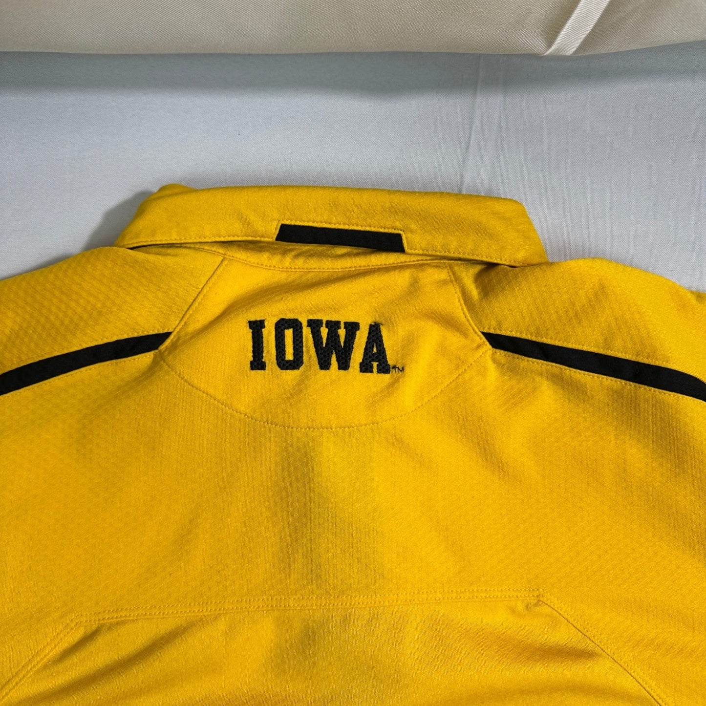 Nike Team Iowa Hawkeyes Polo Shirt Mens XL Gold Black Fit Dry NCAA Football